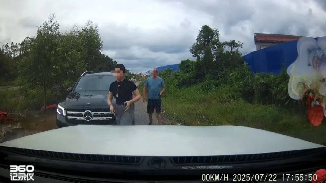 皇冠信用网注册开通
_被亮证当事人发声:相关负责人称女司机为普通经营者皇冠信用网注册开通
,证件是假的