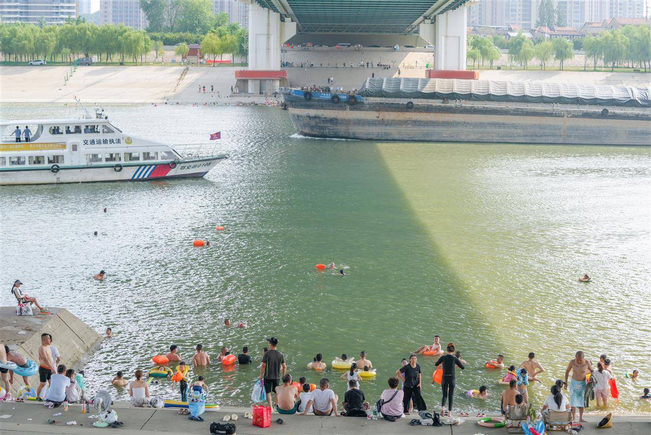 皇冠信用網会员开户
_武汉多部门联合行动并提醒市民：远离两江通航水域皇冠信用網会员开户
，莫让消暑变险情