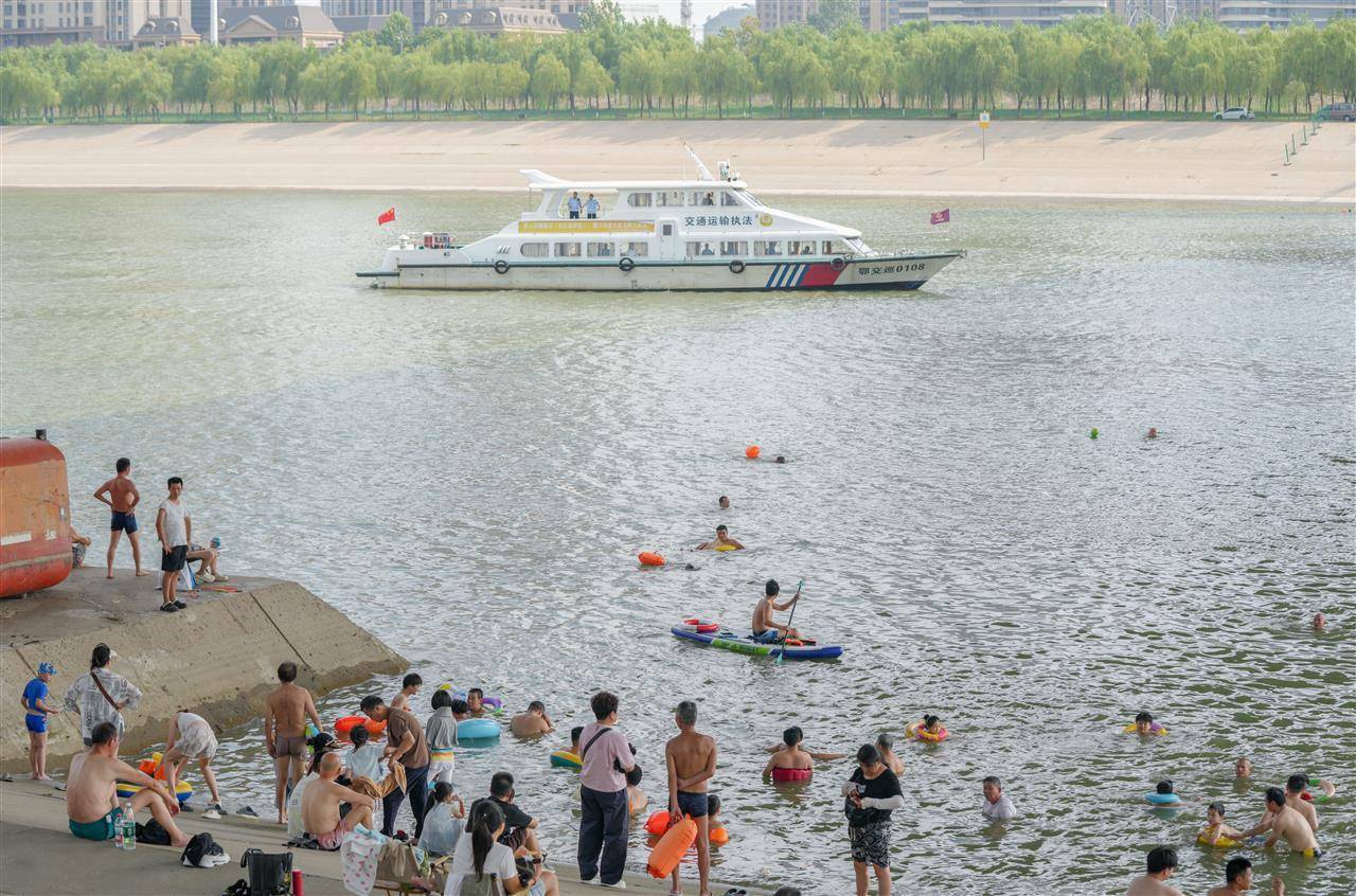 皇冠信用網会员开户
_武汉多部门联合行动并提醒市民：远离两江通航水域皇冠信用網会员开户
，莫让消暑变险情