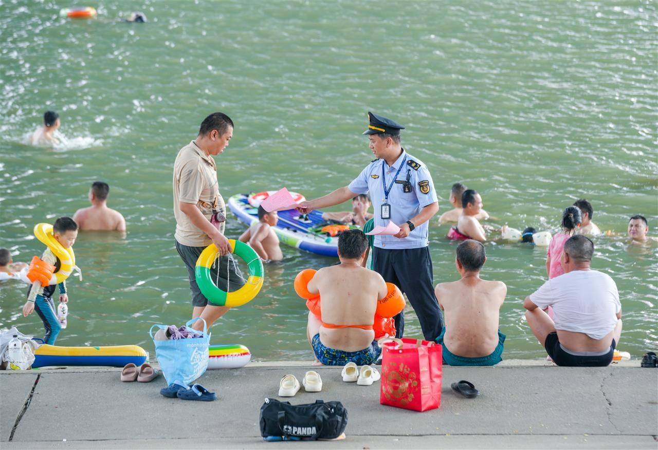 皇冠信用網会员开户
_武汉多部门联合行动并提醒市民：远离两江通航水域皇冠信用網会员开户
，莫让消暑变险情