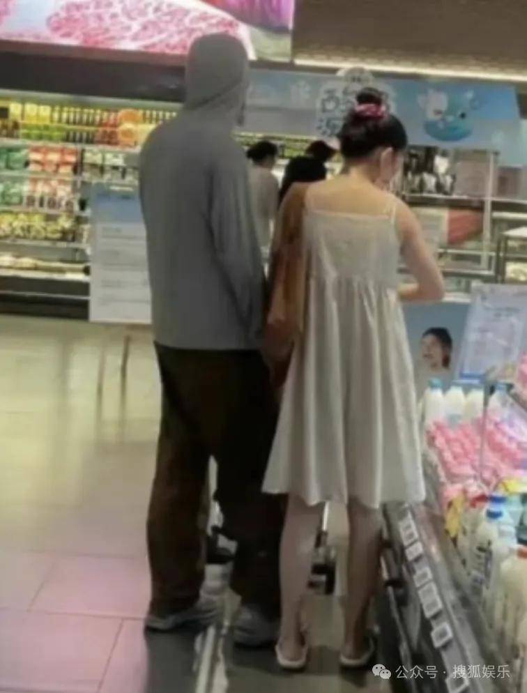 皇冠信用开号
_离婚三年又被拍到亲密逛超市皇冠信用开号
，他俩这是纯带娃还是真复合了？