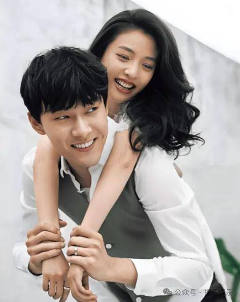 皇冠信用开号
_离婚三年又被拍到亲密逛超市皇冠信用开号
，他俩这是纯带娃还是真复合了？