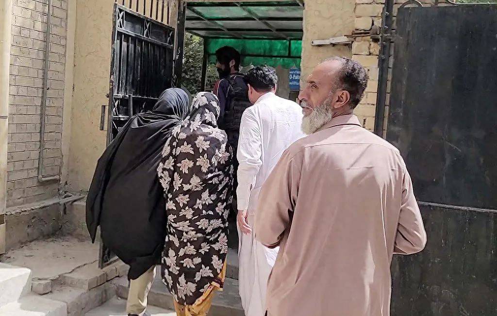 玻利维亚甲组联赛
_弟弟连开三枪玻利维亚甲组联赛
,“处决”了姐姐