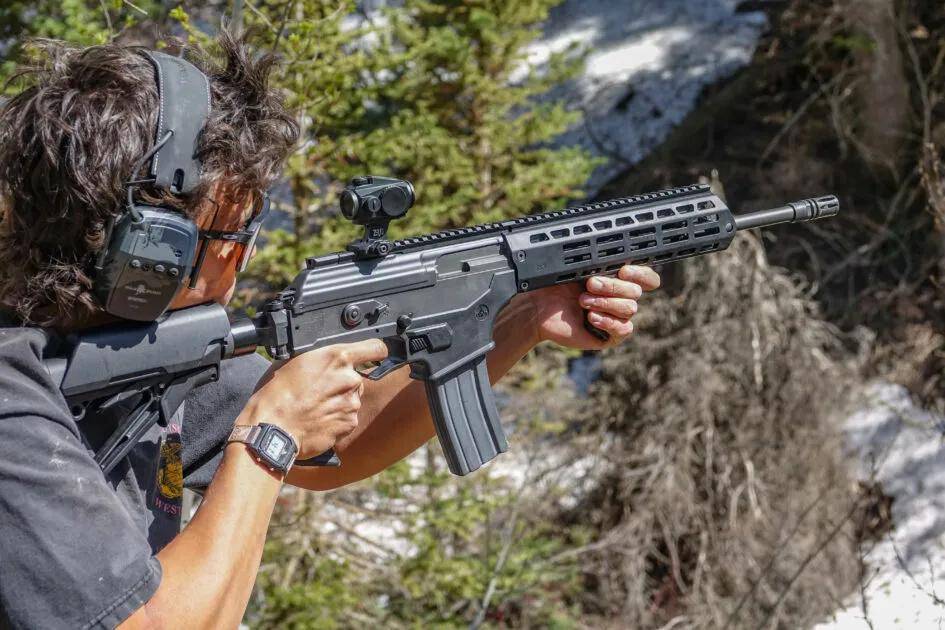 皇冠皇冠平台
_越南新步枪参加联合军演皇冠皇冠平台
,担心中国偷学技术,结果频繁卡壳到炸?