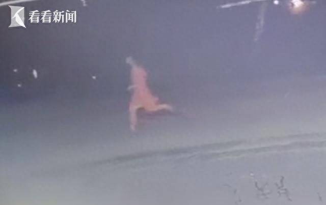 皇冠信用盘如何注册
_印度残疾女孩被摩托党围堵轮奸皇冠信用盘如何注册
，事发地距警察哨所仅20米