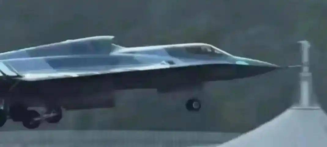 五大联赛全满贯的主教练是谁 _战斗机越造越庞大五大联赛全满贯的主教练是谁 ,歼 - 45 超大个头造型前卫,恰似 “空中巨无霸”