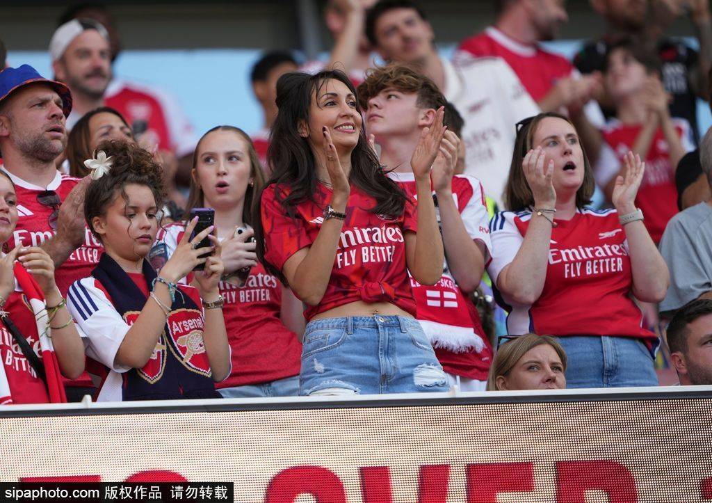 英格兰超级联赛
_阿森纳2-0利兹联：战术解析与半场数据深度剖析英格兰超级联赛
，萨卡与廷伯的绝妙配合！