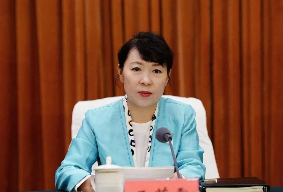 皇冠信用网开户
_“换装主席”王莉霞的堕落：从光鲜人设到腐败深渊