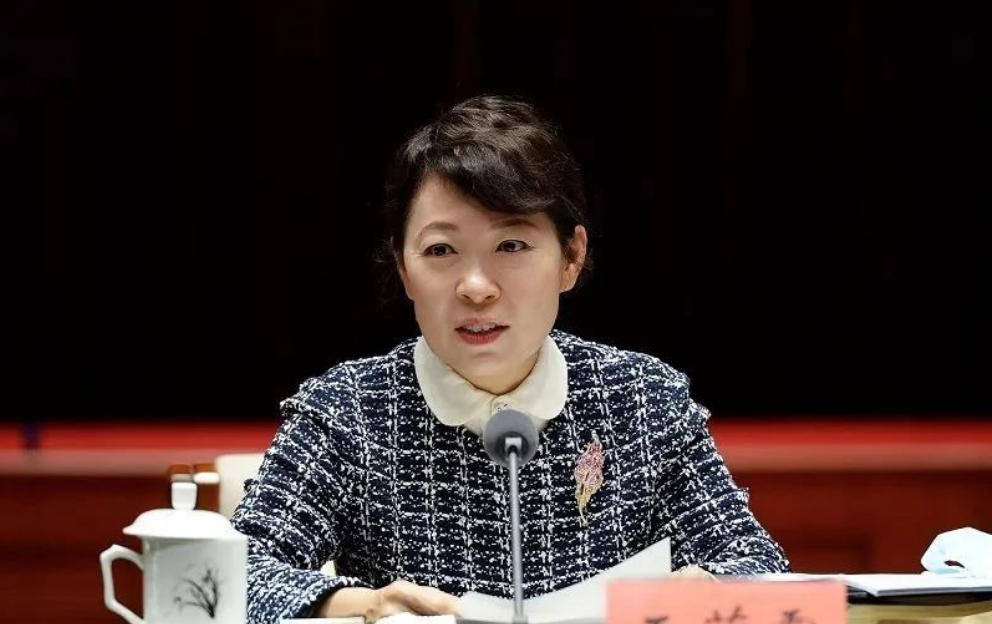 皇冠信用网开户
_“换装主席”王莉霞的堕落：从光鲜人设到腐败深渊