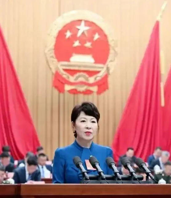 皇冠信用网开户
_“换装主席”王莉霞的堕落：从光鲜人设到腐败深渊