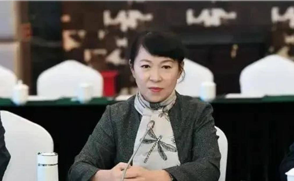 皇冠信用网开户
_“换装主席”王莉霞的堕落：从光鲜人设到腐败深渊