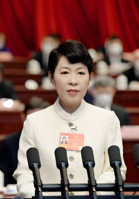 皇冠信用网开户
_“换装主席”王莉霞的堕落：从光鲜人设到腐败深渊