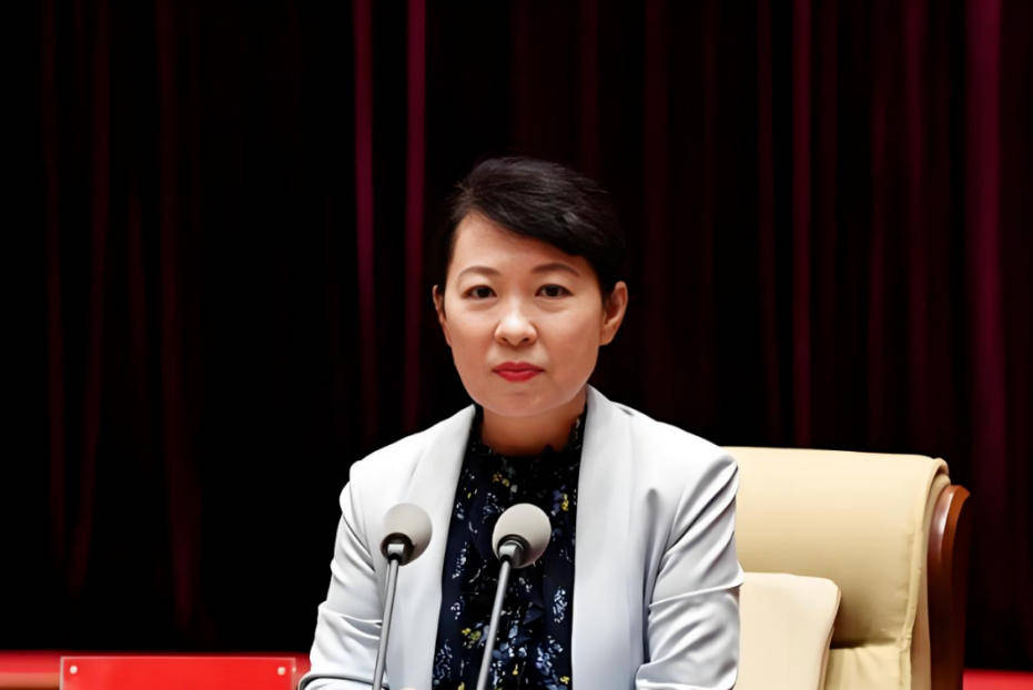 皇冠信用网开户
_“换装主席”王莉霞的堕落：从光鲜人设到腐败深渊