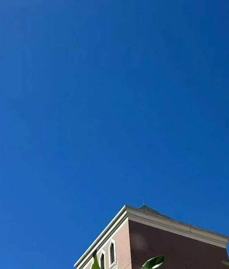 霍恩vs林茨
_上海热得白云都没了！不过上海人苦等的降温要来了霍恩vs林茨
，“秋老虎”也要来了……