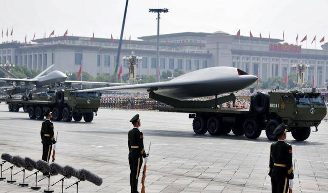 京都不死鸟vs冈山绿雉_憋了几个小时京都不死鸟vs冈山绿雉，外媒锐评九三阅兵：中国武器看着强，但没打过实战