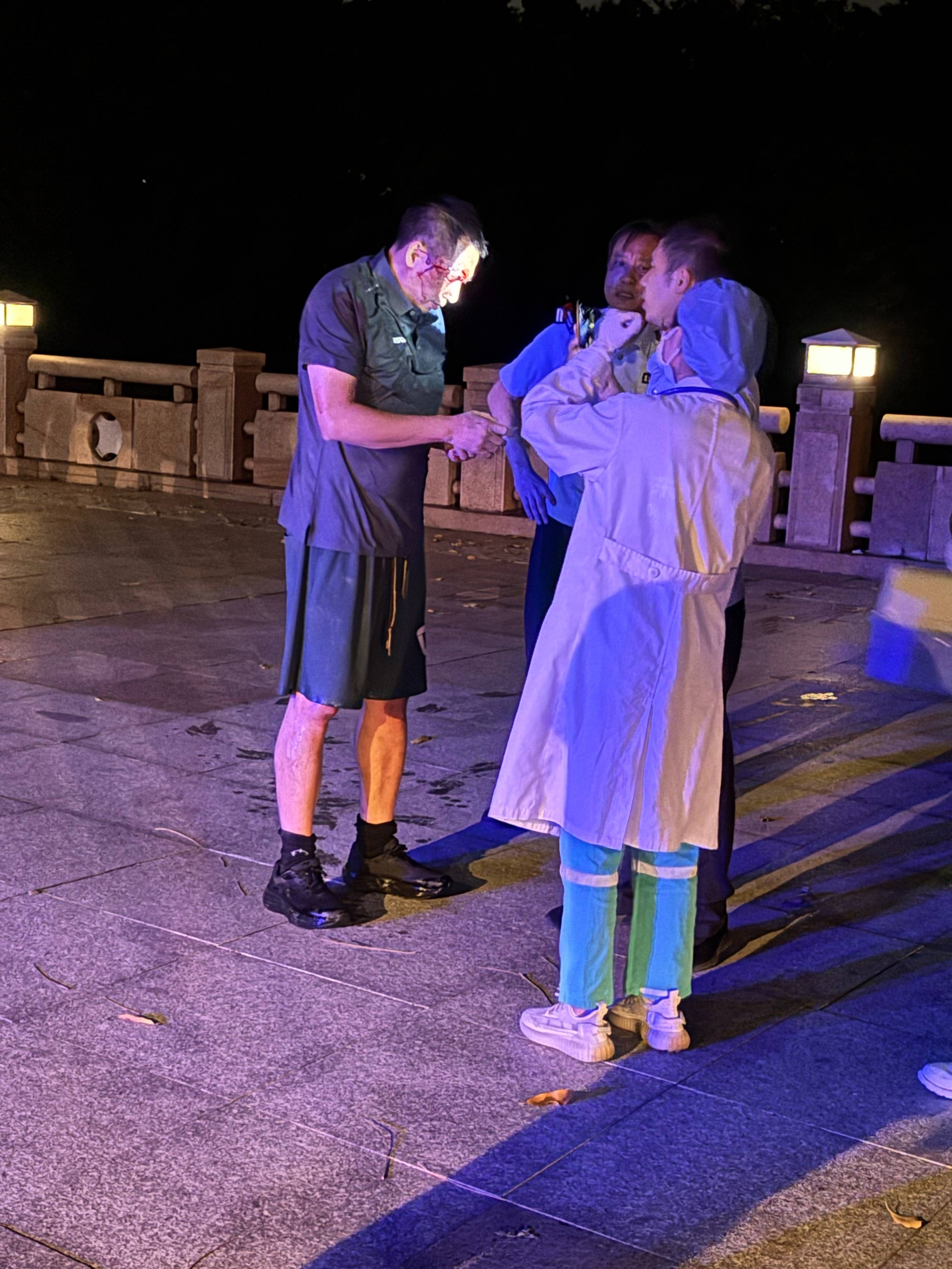 叶尼塞vs索科尔萨拉托夫_“有人吗?”东莞女子中元节深夜遛狗突传呼唤声叶尼塞vs索科尔萨拉托夫,“全程令人不安”,原是夜跑者求救