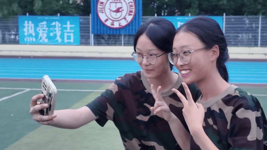 洪都拉斯国家联赛_神仙缘分!这两名吉大新生同年同月同日生洪都拉斯国家联赛,还同名同姓!