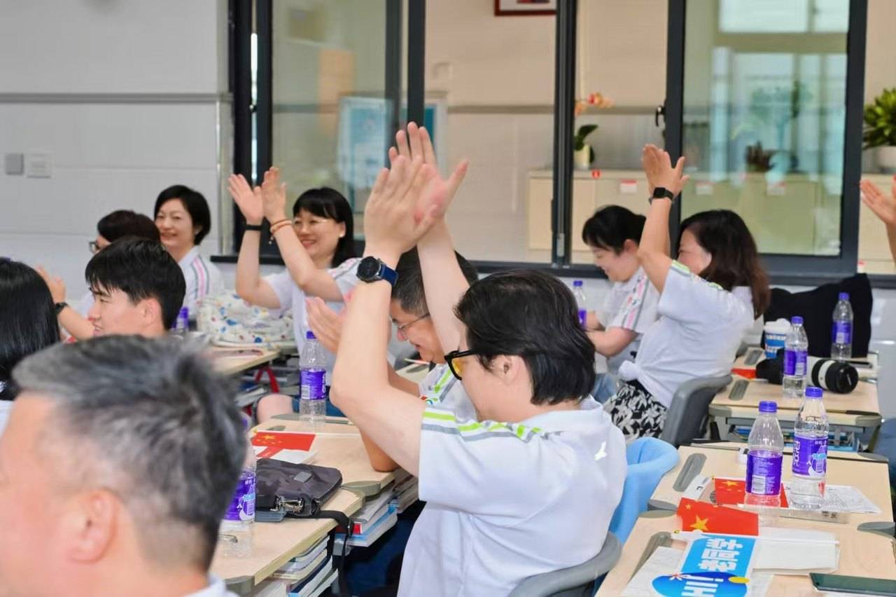 nba季后赛2025时间_那个让老师骄傲的“调皮”班级！30年同学聚会nba季后赛2025时间，还伴有一封来自贵州的感谢信